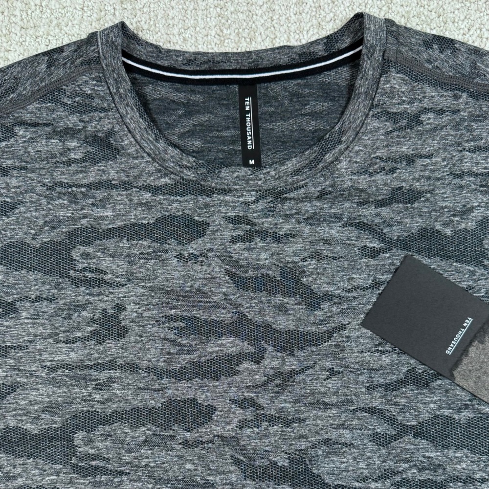 NEW Ten Thousand Mens Medium Black Gray Camo Knit Performance Training Shirt